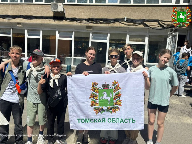 Томские школьники отправились в “Артек” на юбилейную смену