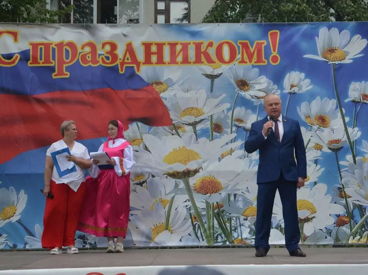 В Воронеже обсудили благоустройство сквера во время празднования Дня защиты детей