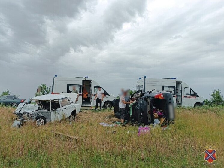 В Волгоградской области при столкновении машин пострадали пять человек