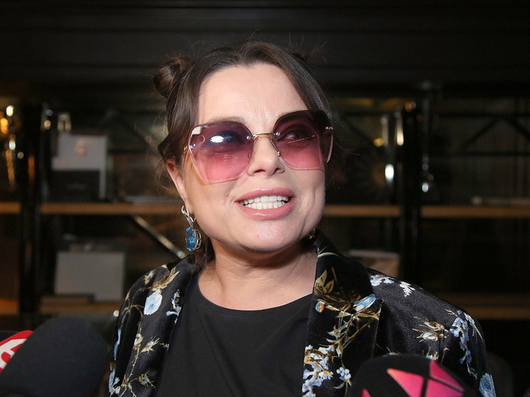 Королева хочет разукрасить мир, чтобы он перестал быть агрессивным