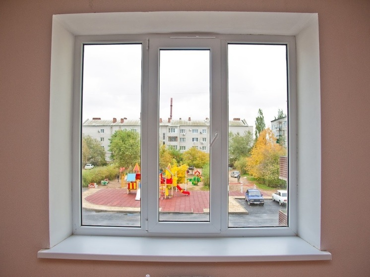 В Волгограде ребенок получил травмы при падении из окна первого этажа