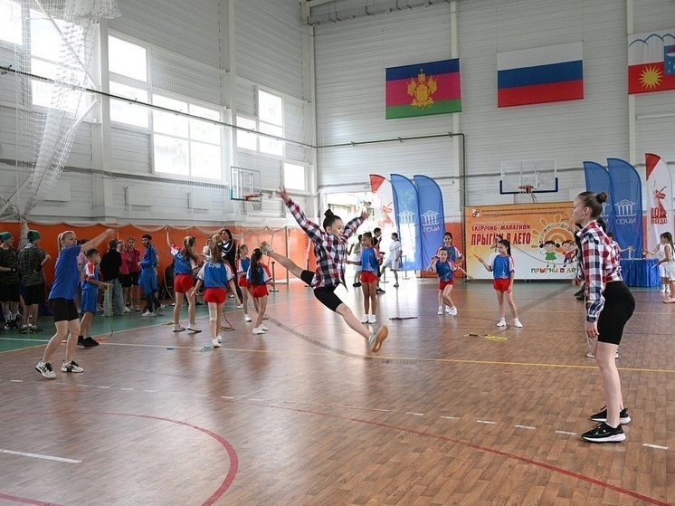 Массовые соревнования по прыжкам на скакалке прошли в Сочи в День города