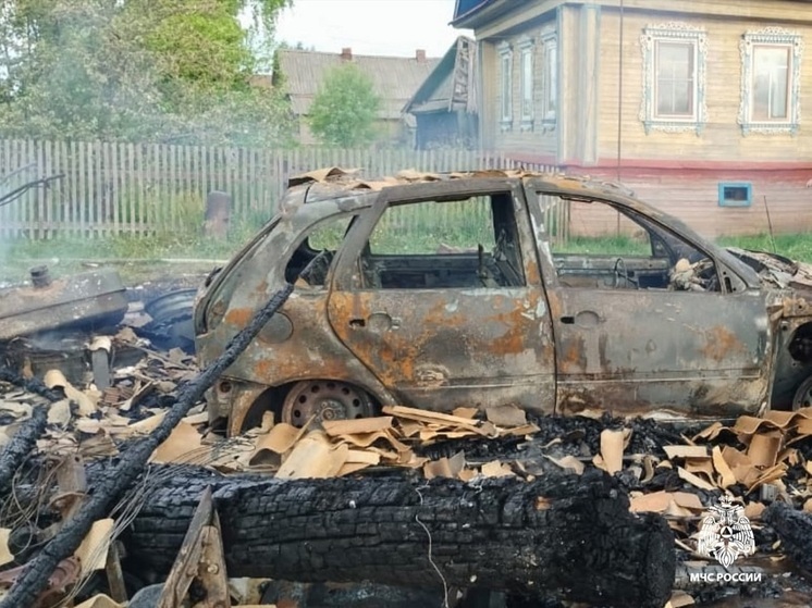 Костромские пожары: в Шарьинском районе  сгорели сарай, баня и автомобиль
