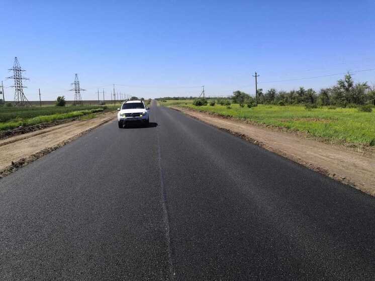 В Волгоградской области идет ремонт дороги, связывающей три района