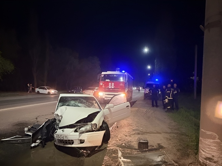 В Коминтерновском районе Воронежа водитель внедорожника врезался в препятствие