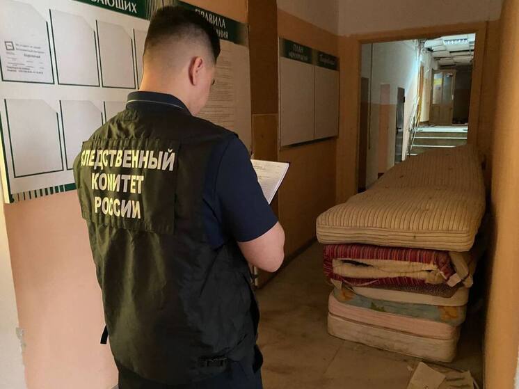 На рабочих в общежитии упала бетонная плита