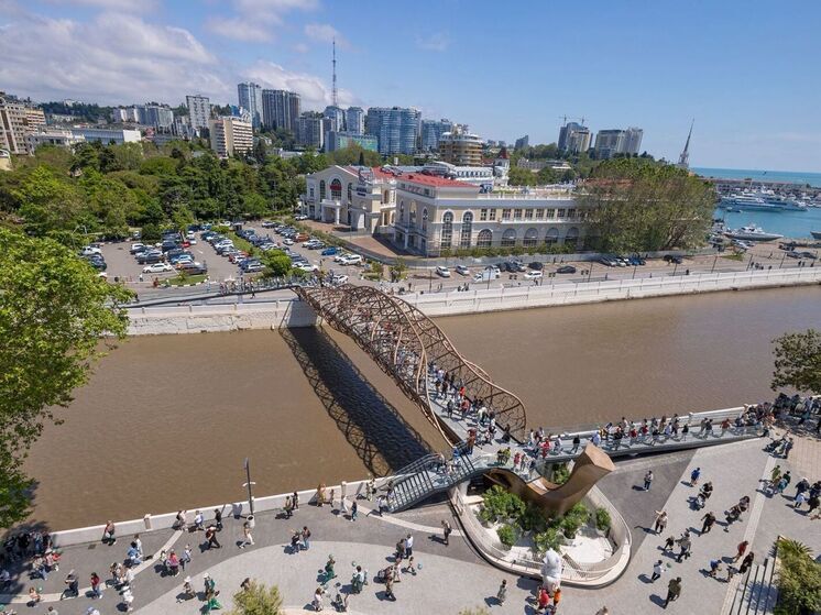 В Сочи в День города открыли мост «Волшебный лист»