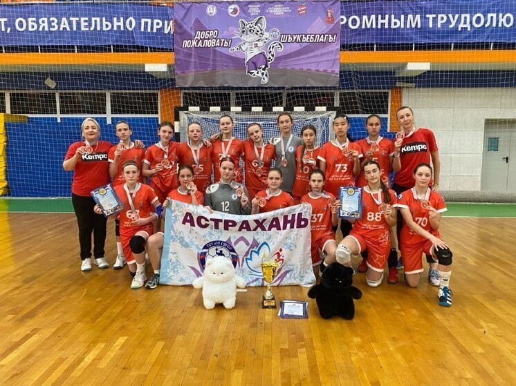 Астраханские гандболистки взяли серебро Всероссийских соревнований