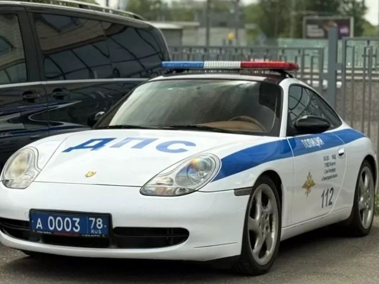 В Петербурге на службе в полиции замечен редкий автомобиль