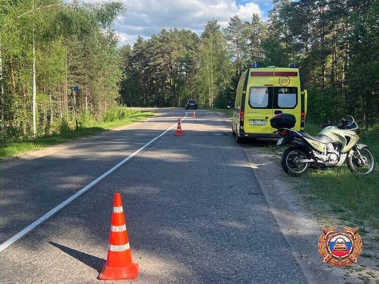 Под Тверью мотоциклист устроил аварию на встречке