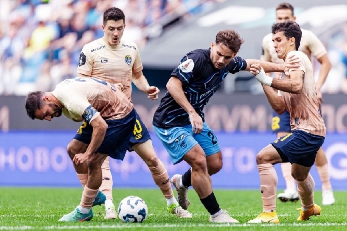 Футбольный клуб «Сочи» сумел вернуться в РПЛ через год после вылета, "Ахмат" свое место сохранил.