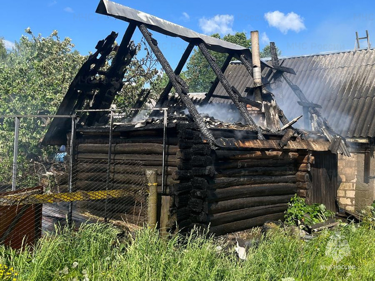 В Спас-Деменске дотла сгорела баня