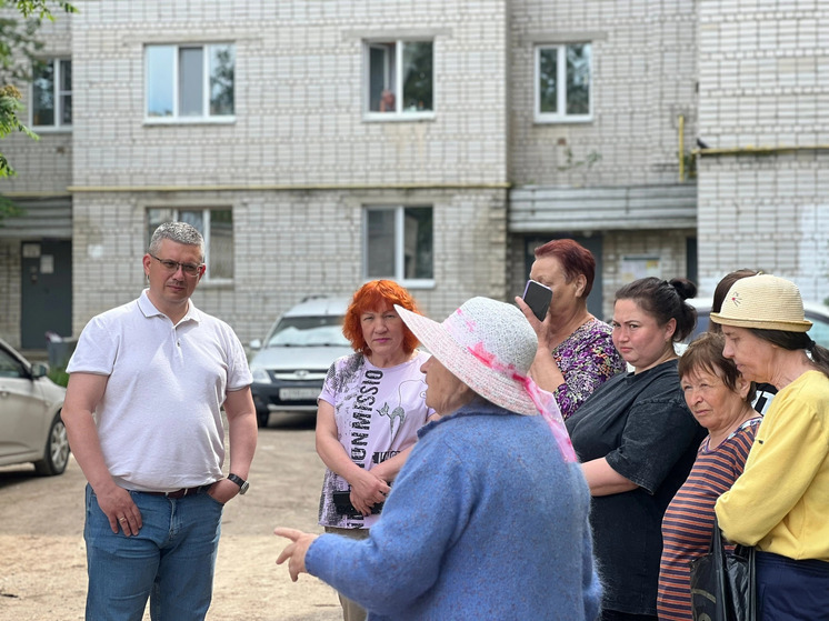 Глава города начал объезд Заднепровского района с микрорайона Гнёздово