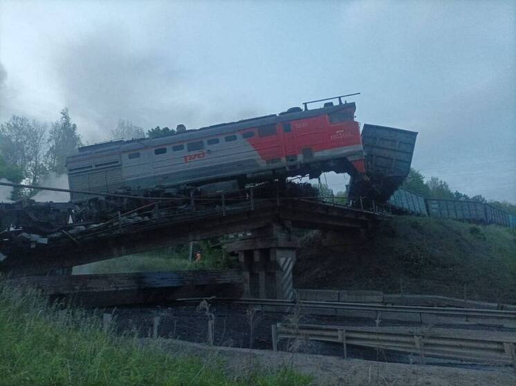 Вслед за Брянской трагедией обрушился мост в Курской области