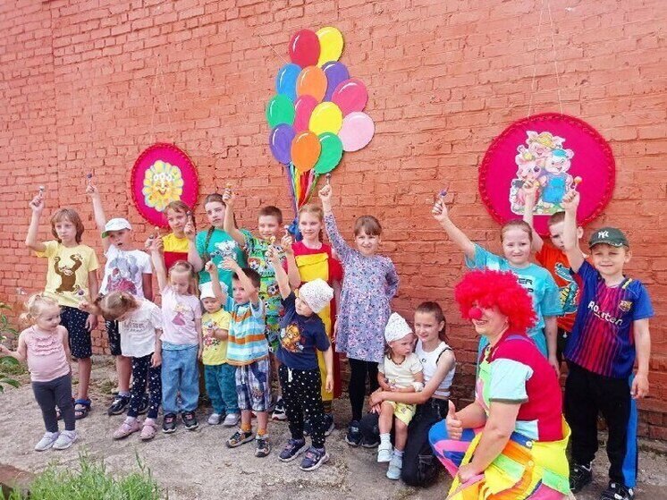 Детский праздник на летней волне состоялся в Подмокловском Доме культуры Большого Серпухова
