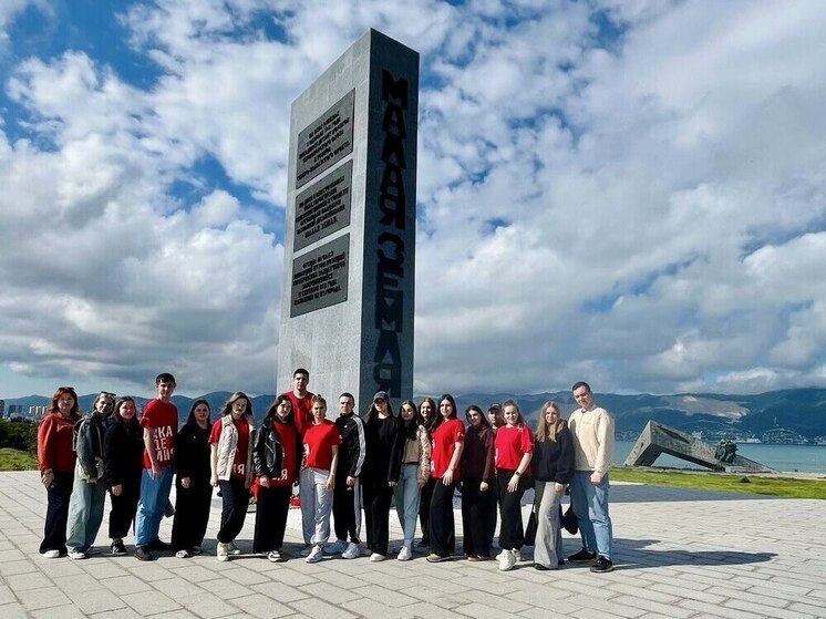 Студенты Ставропольского филиала Президентской академии посетили мемориал «Малая Земля»