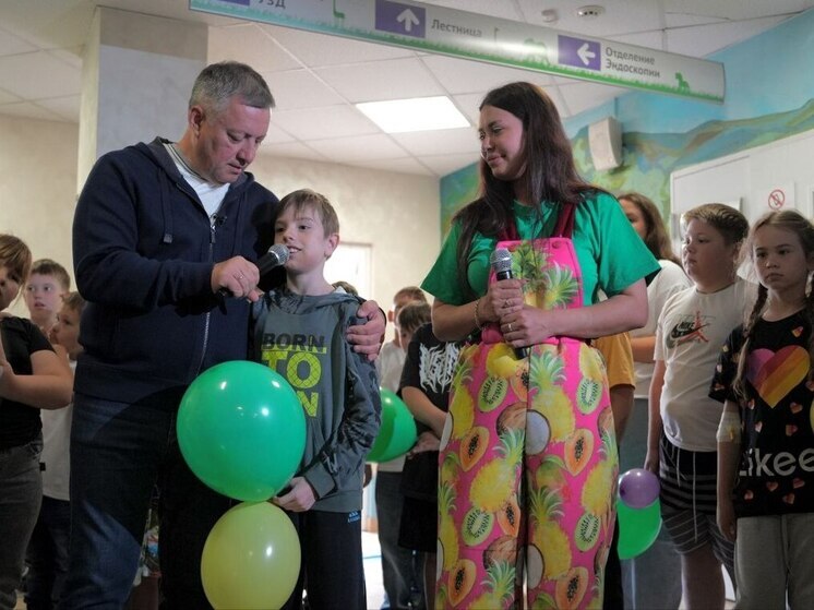 Игорь Кобзев поздравил детей в больницах Иркутска с 1 июня