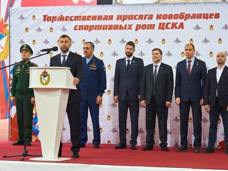 Глава ДНР наградил на церемонии присяги новобранцев спортрот ЦСКА