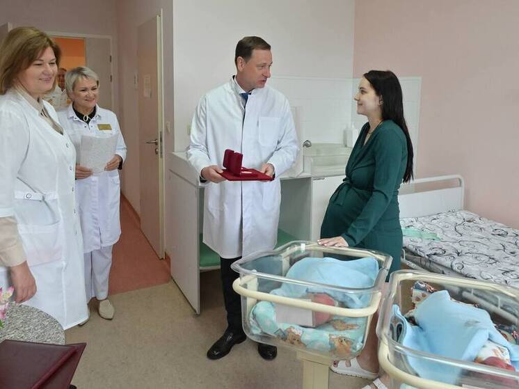 Сочинским малышам, рождённым в День города, вручили медали