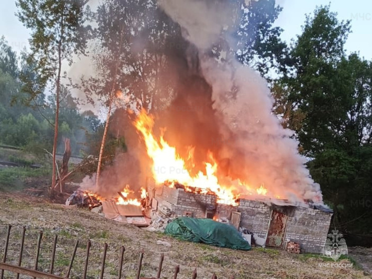 В Калуге на Никитина вспыхнул сильный пожар