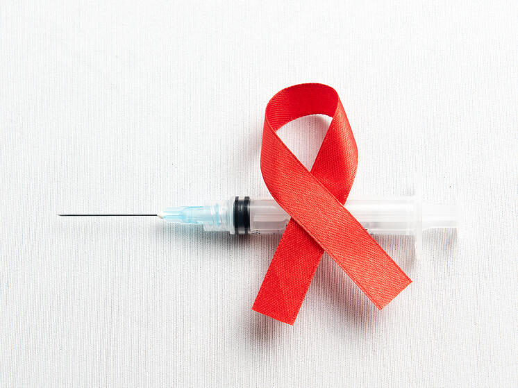 Новаторское исследование иммунотерапии помогает больным раком с опухолями жить на 40% дольше