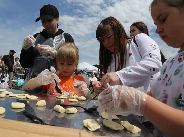 По 100 порций вареников, курзе, хвороста и хачапури приготовили гости ставропольского гастрофеста