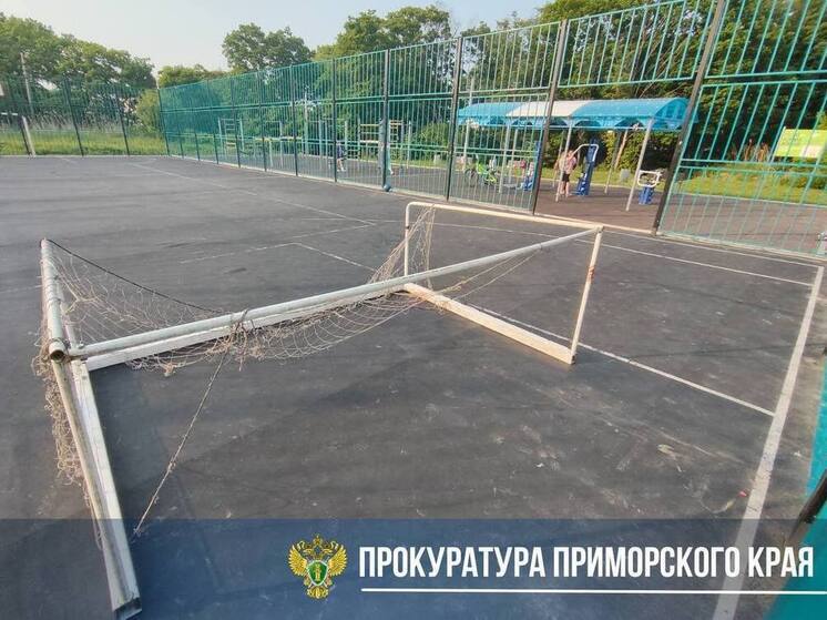 В Приморье мальчика сбили футбольные ворота