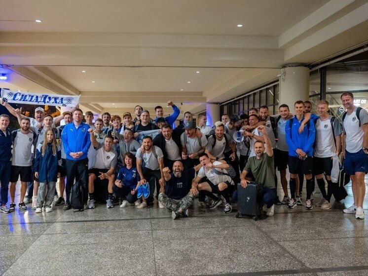 Болельщики встретили игроков ФК «Сочи» в аэропорту после победного матча