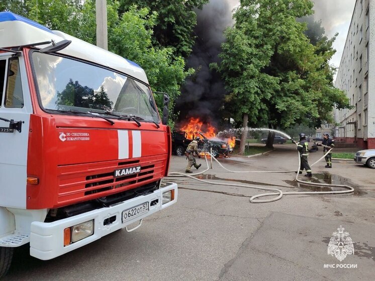 Горящий автомобиль в Орле потушили за пять минут