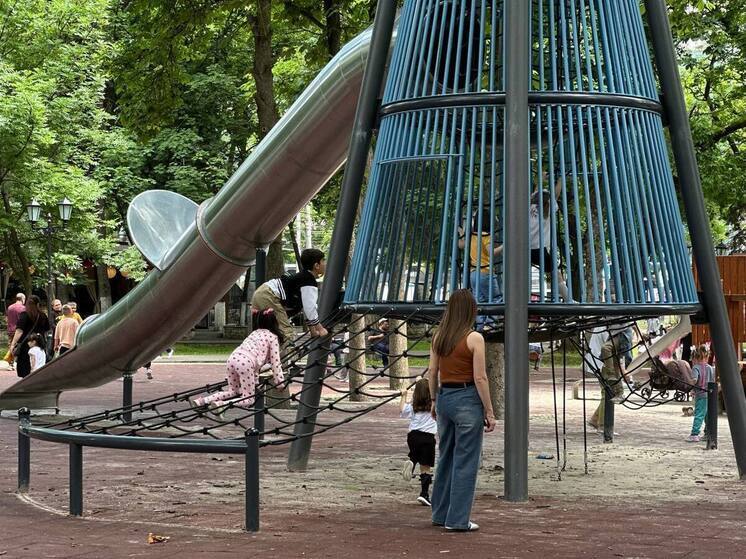 В пятигорском сквере Анджиевского восстановили детскую площадку