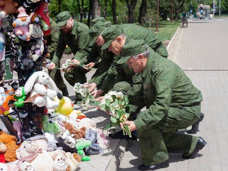 Следователи из ДНР почтили память погибших детей в Донбассе