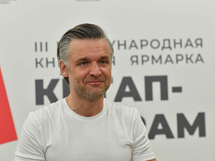 На «Китап-Байраме» в Уфе известный актер провел моноспектакль