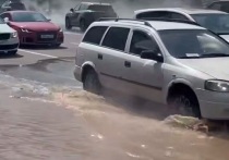 Комплекс городского хозяйства Москвы сообщил, что вода залила улицу в Москве в ходе проведения гидравлических испытаний