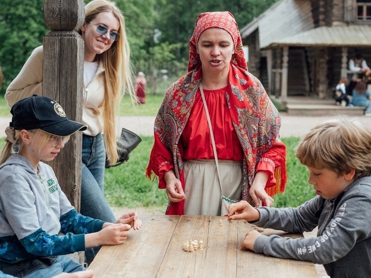 Новгородские Витославлицы провели детский праздник «Играть умеючи»