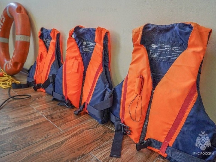 Волгоградские спасатели рассказали детям о правилах безопасности на воде