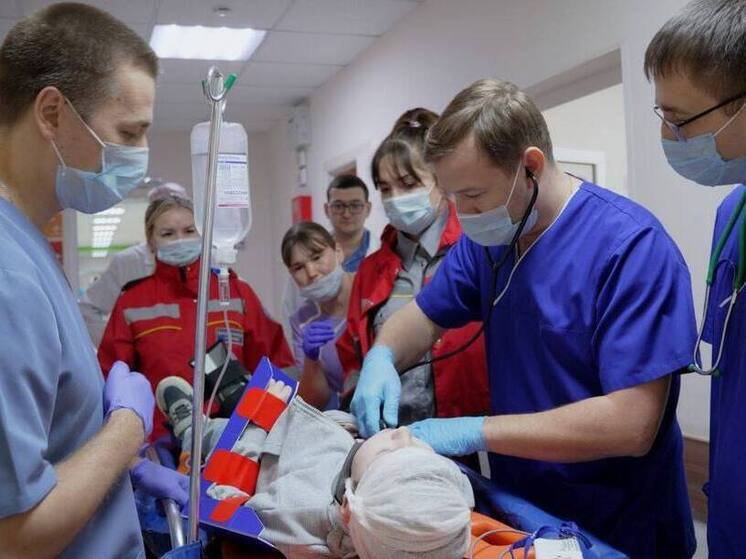 Владимир Степанов поздравил детскую клиническую больницу с 40-летием