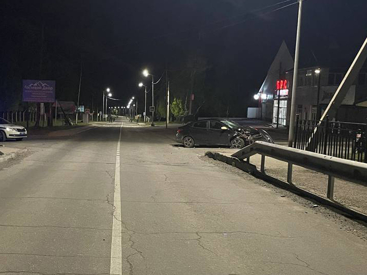 В Бурятии трое подростков, катавшиеся на мотоцикле, госпитализированы после столкновения с иномаркой
