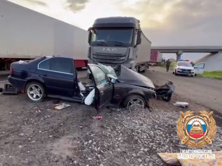 Один человек погиб и трое пострадали в аварии на трассе в Башкирии
