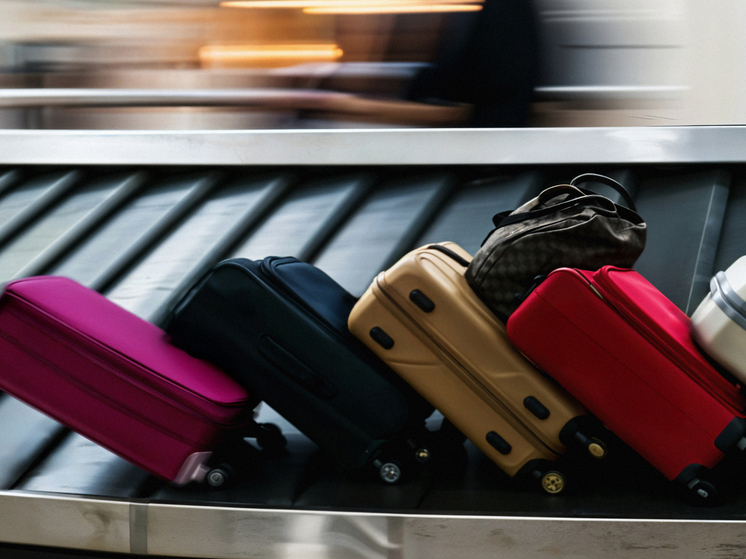 Пассажирам пострадавшего под Брянском поезда вернут оставленные в вагонах вещи