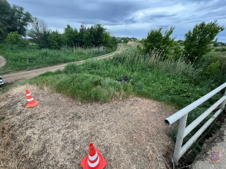 В Волгоградской области мотоциклист скончался после «вылета» с дороги