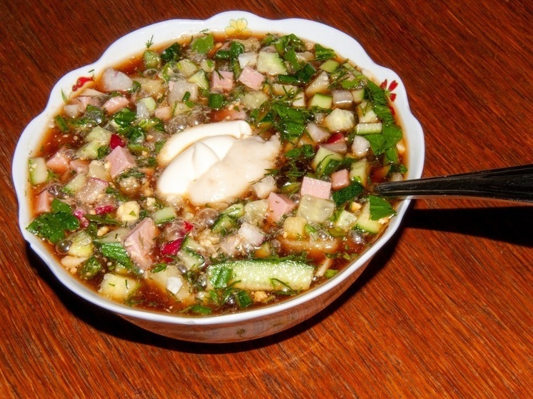 Гастроэнтеролог Неронов объяснил, кому стоит отказаться от употребления окрошки