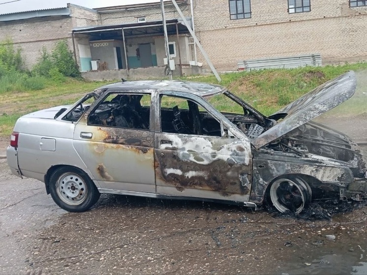 «Десятка» сгорела в поселке Сургут Самарской области утром 2 июня