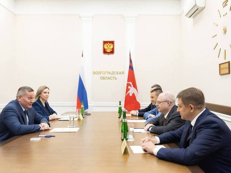 Губернатор Бочаров скоординировал работу по земельно-имущественным вопросам