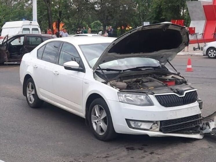 В Тамбове в тройном ДТП ранены водители двух иномарок и 9-летняя девочка