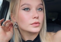 Российская спортивная гимнастка Ангелина Мельникова показала образ для вечернего выхода. Олимпийская чемпионка облачилась в наряд, максимально подчеркивающий ее фигуру.
