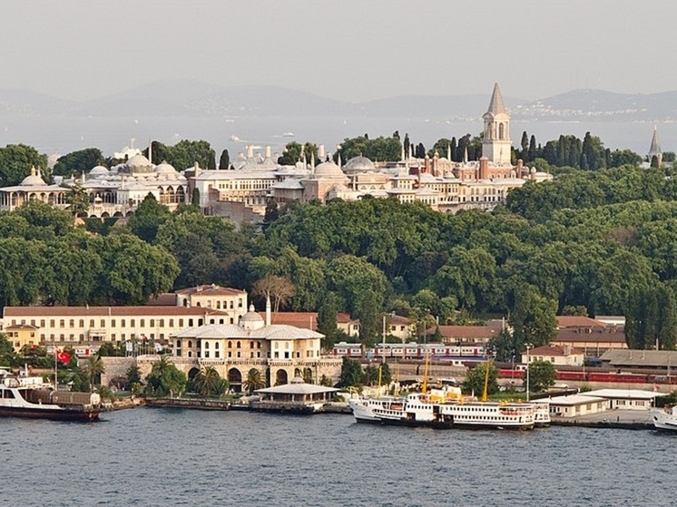 Ко дворцу Чираган в Стамбуле прибыла украинская делегация