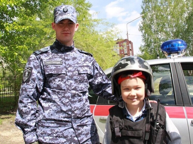 В Тюменской области стартовала акция «Каникулы с Росгвардией»