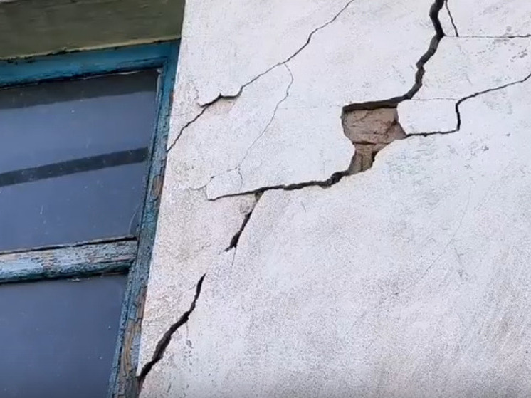 В воронежском Хохольске трескаются дома от проходящих большегрузов