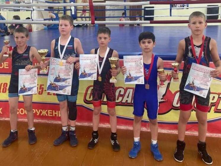 Спортсмены из Борисоглебска получили медали на состязаниях по греко-римской борьбе