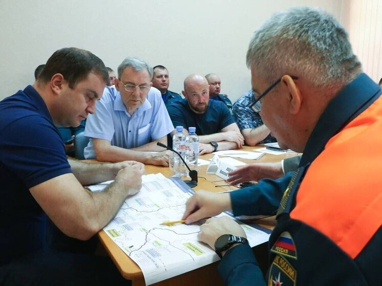 Губернатор Омской области Хоценко провёл в Усть-Ишиме заседание комиссии по предупреждению ЧС